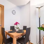 Calle Helsinki 23, With 2 Bedrooms , 200 Meters From Locos Appartamento