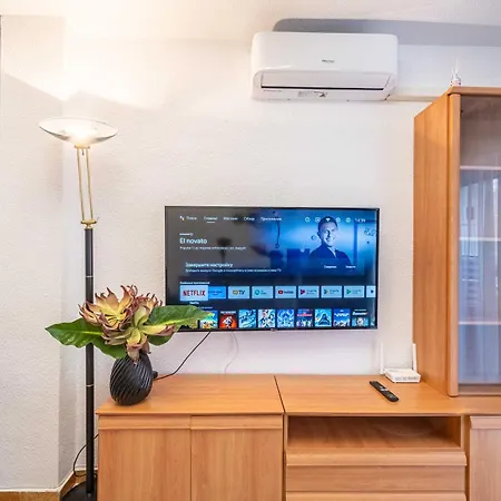 Апартаменты Calle Helsinki 23, With 2 Bedrooms , 200 Meters From Locos Торевьиа