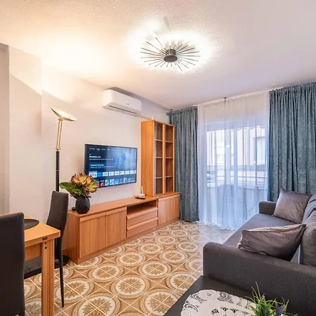 Calle Helsinki 23, With 2 Bedrooms , 200 Meters From Locos Апартаменты Торевьиа