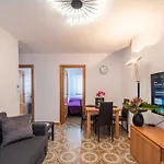 Calle Helsinki 23, With 2 Bedrooms , 200 Meters From Locos 托雷维耶哈