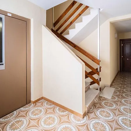 Apartamento Calle Helsinki 23, With 2 Bedrooms , 200 Meters From Locos *