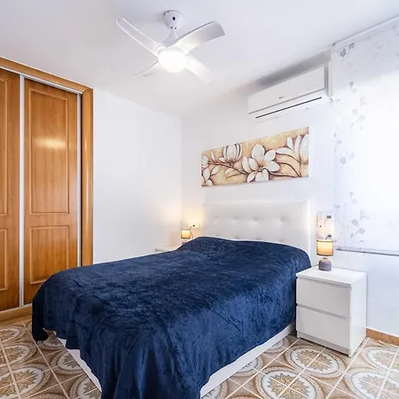 Calle Helsinki 23, With 2 Bedrooms , 200 Meters From Locos *