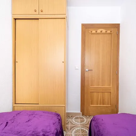 Calle Helsinki 23, With 2 Bedrooms , 200 Meters From Locos * Torrevieja