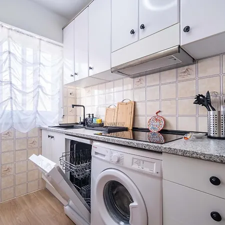 アパート Calle Helsinki 23, With 2 Bedrooms , 200 Meters From Locos トレビエハ