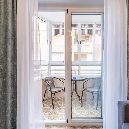 Calle Helsinki 23, With 2 Bedrooms , 200 Meters From Locos *