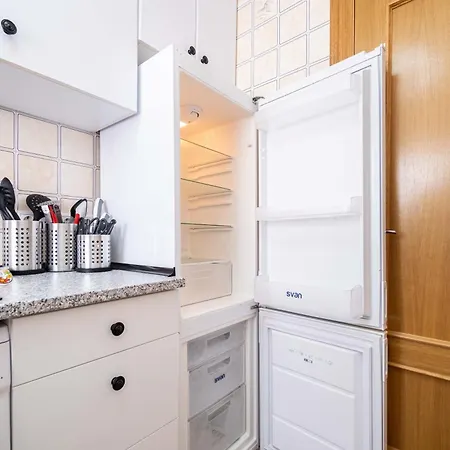 Apartamento Calle Helsinki 23, With 2 Bedrooms , 200 Meters From Locos