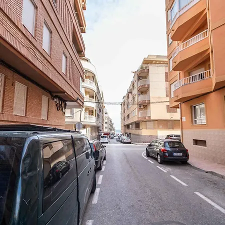 Calle Helsinki 23, With 2 Bedrooms , 200 Meters From Locos Lägenhet *