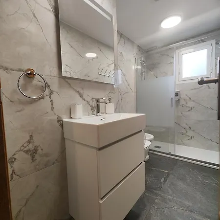 Apartamento Calle Helsinki 23, With 2 Bedrooms , 200 Meters From Locos *