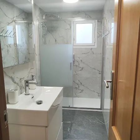 Calle Helsinki 23, With 2 Bedrooms , 200 Meters From Locos *