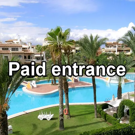 Calle Helsinki 23, With 2 Bedrooms , 200 Meters From Locos * Torrevieja