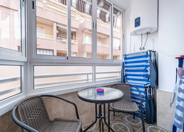 Calle Helsinki 23, With 2 Bedrooms , 200 Meters From Locos Lägenhet