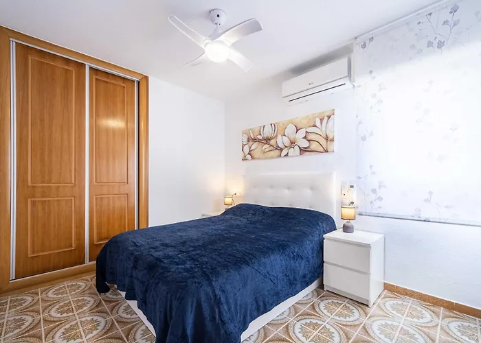 Calle Helsinki 23, With 2 Bedrooms , 200 Meters From Locos *