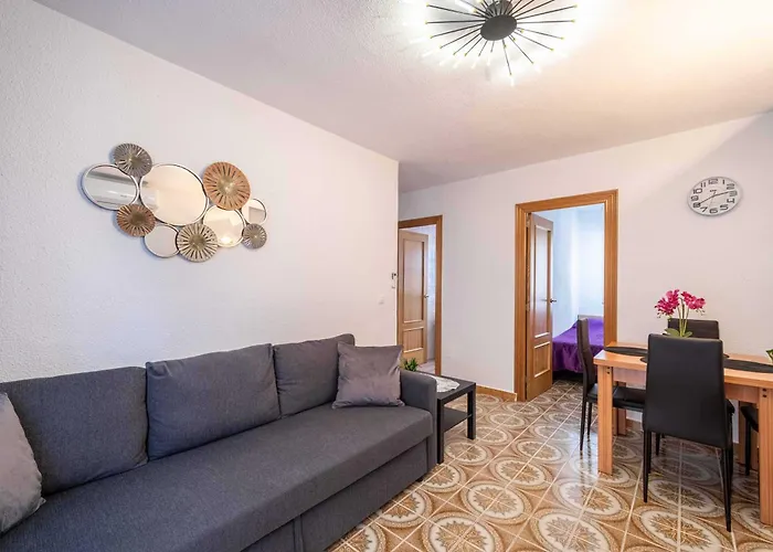 Calle Helsinki 23, With 2 Bedrooms , 200 Meters From Locos Lägenhet *