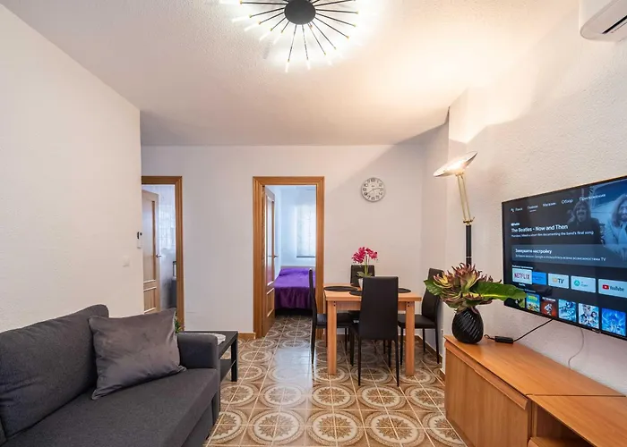 Calle Helsinki 23, With 2 Bedrooms , 200 Meters From Locos Torrevieja