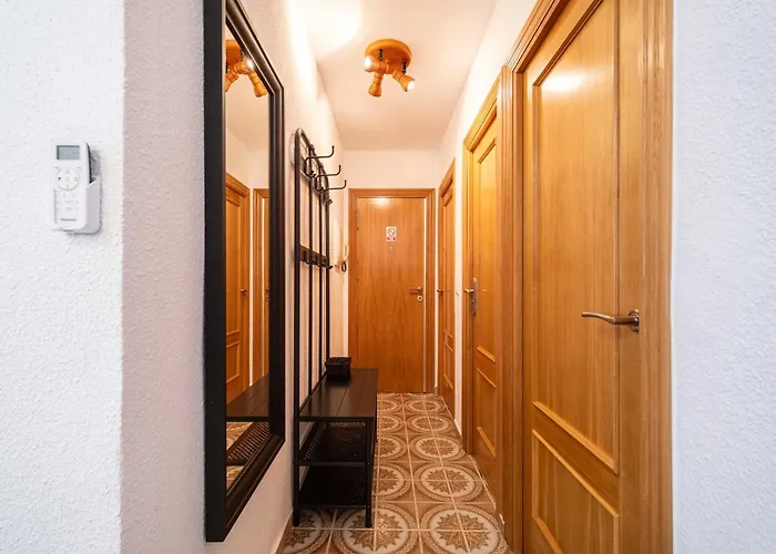 Calle Helsinki 23, With 2 Bedrooms , 200 Meters From Locos Apartment