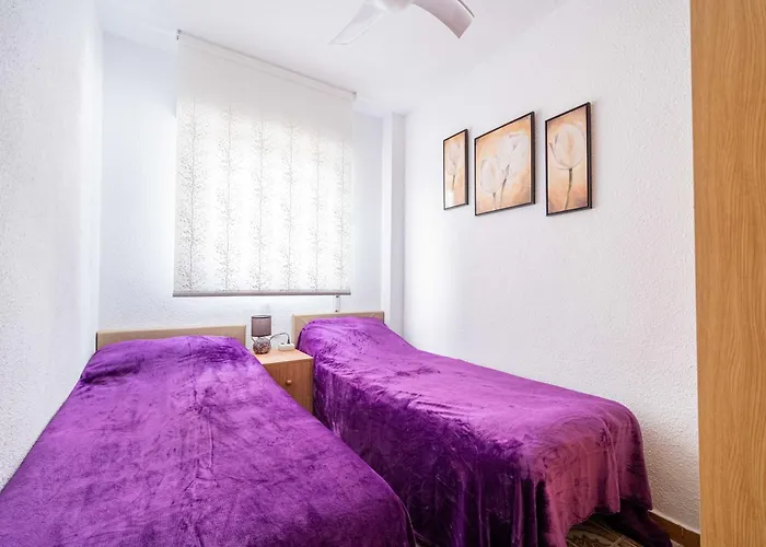 Calle Helsinki 23, With 2 Bedrooms , 200 Meters From Locos Lägenhet *