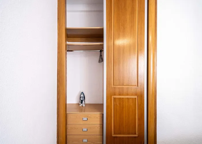 Calle Helsinki 23, With 2 Bedrooms , 200 Meters From Locos Lägenhet