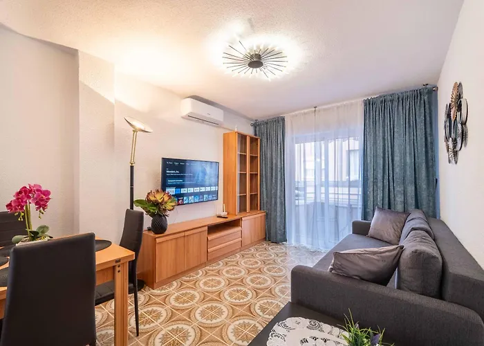 Calle Helsinki 23, With 2 Bedrooms , 200 Meters From Locos Lägenhet Torrevieja