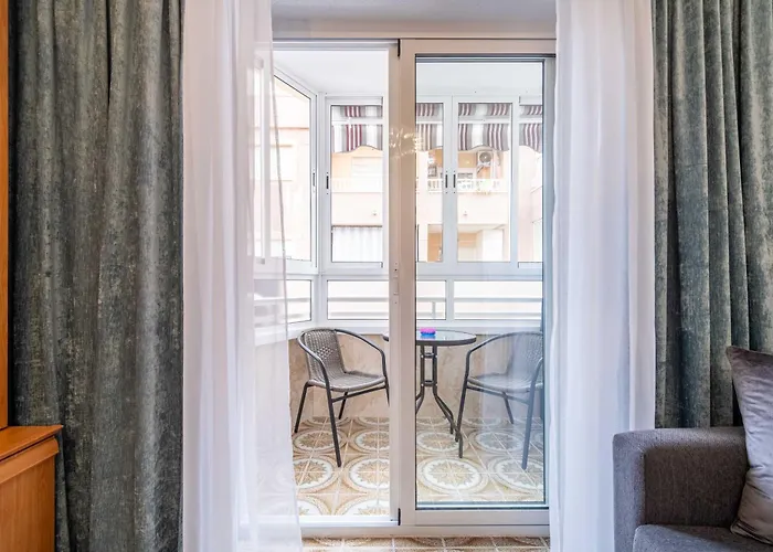 Calle Helsinki 23, With 2 Bedrooms , 200 Meters From Locos *