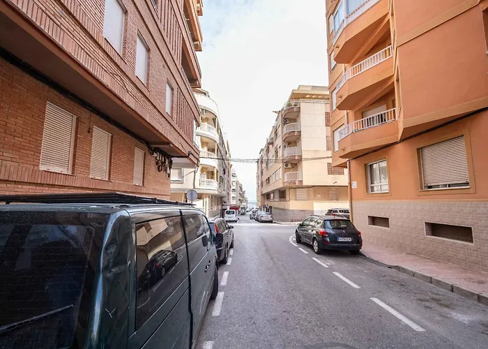 Calle Helsinki 23, With 2 Bedrooms , 200 Meters From Locos Apartment *