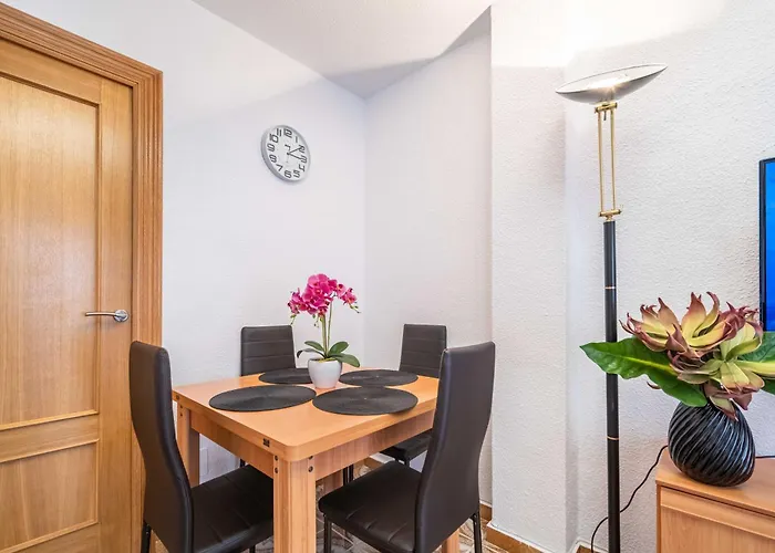 Calle Helsinki 23, With 2 Bedrooms , 200 Meters From Locos Apartment