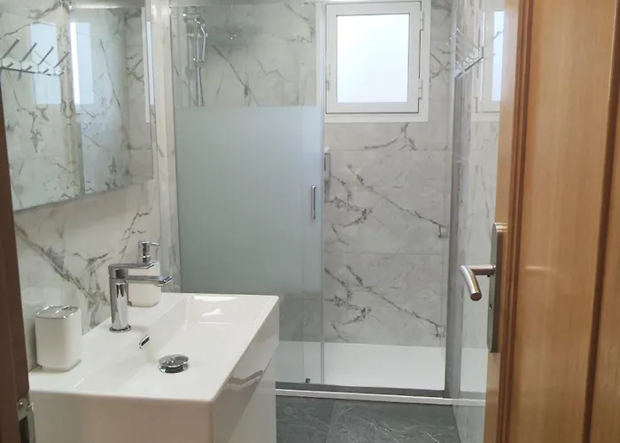 Calle Helsinki 23, With 2 Bedrooms , 200 Meters From Locos *