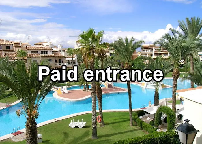 Calle Helsinki 23, With 2 Bedrooms , 200 Meters From Locos * Torrevieja