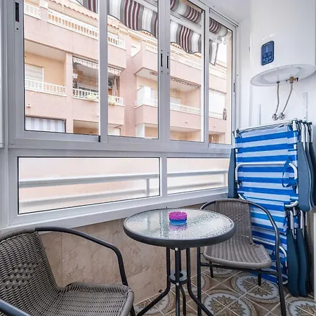 Calle Helsinki 23, With 2 Bedrooms , 200 Meters From Locos Daire